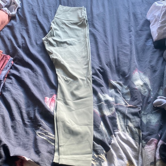 Size 8 green (mint) Lululemon leggings - Picture 1 of 3
